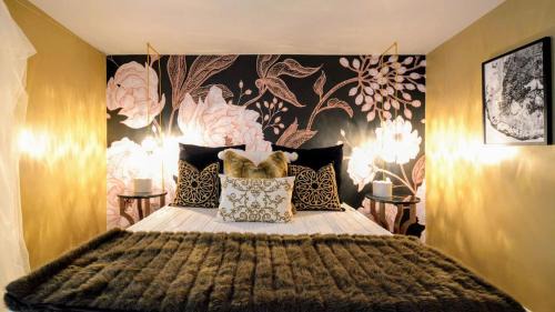Camelback East House | Designer Condo in Hip Zen Yard Midtown Phoenix