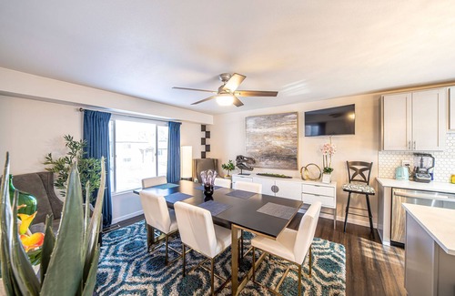 Thornton House | Designer Home. Lake View. Amazing Patio. Heated Swim Spa Pool & Hot Tub