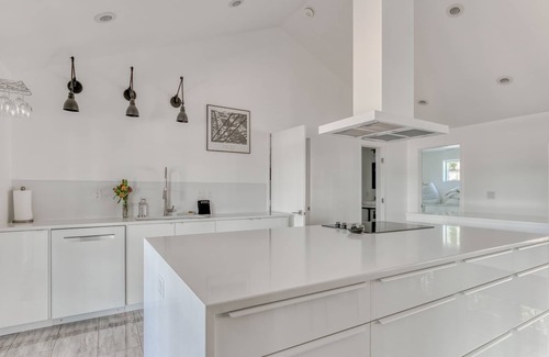 Carver Villa | Designer Newly Built Private Escape Indoor/Outdoor Modern Retreat Home