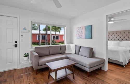 Delray Beach Cottage | Designer's Delray Hideaway in Delray's Hottest Neighborhood - Newly Renovated