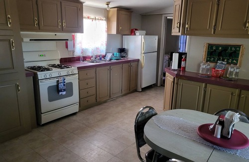 Truth or Consequences House | Destination Getaway Cozy King Master 2 br 2 ba sleeps 8 quiet area-Pet Friendly!