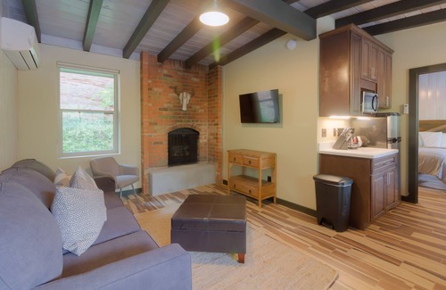 Sedona Apartment | Destination Oak Creek 4 1 Bedroom Apts by RedAwning