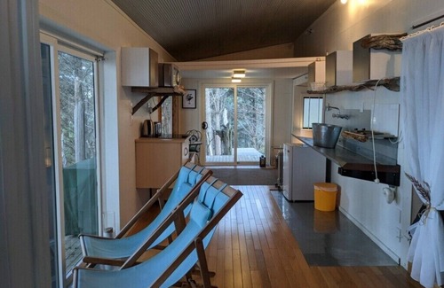 Wattle Bay Cabin | Detach from the rat race! Relaxing coastal retreat one hour from Auckland.