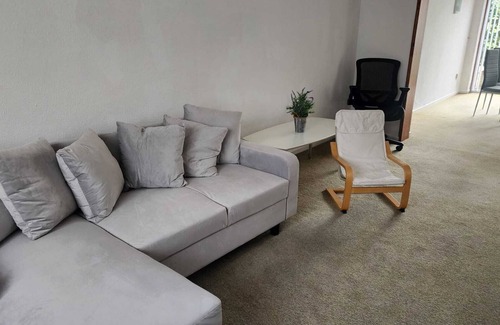 Cassiobury House | Detached 3 bedroom House ideal for families, parking, Near Harry Potter Studios