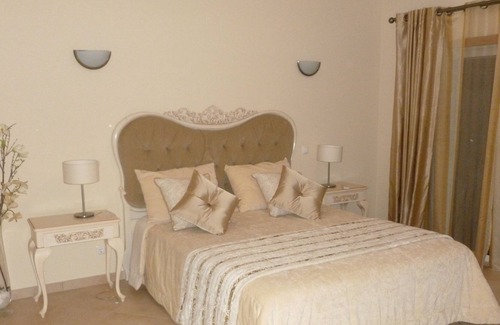 Atalaia Villa | Detached 4 bed (all en-suite) Villa with solar heated pool and electric cover.