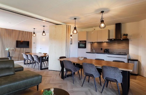 Voorthuizen Cabin | Detached Bungalow with Decorative Fireplace near Veluwe