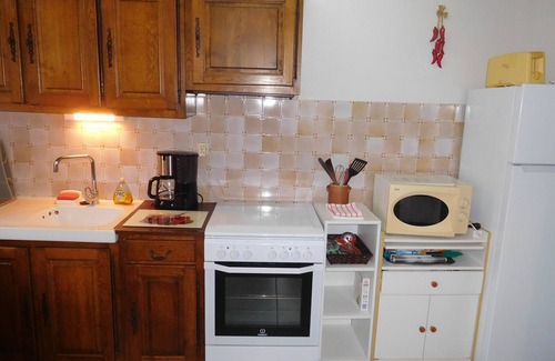 Richebourg Cottage | Detached cottage, 2 beds, near A5, enclosed garden, garage