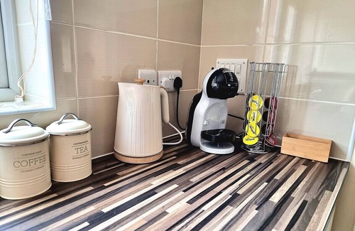 Birstall House | Detached House w/Free Parking | Long Stay Discount
