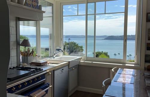 Locquirec Villa | Detached villa with exceptional sea view just a stone's throw from the beach