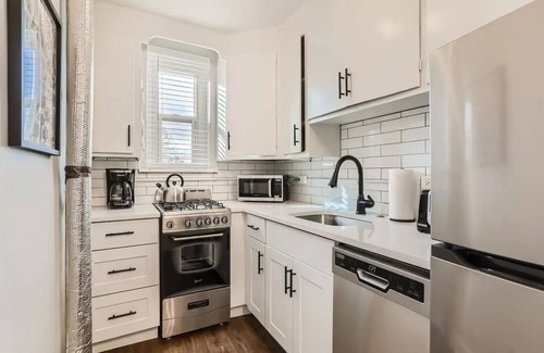 City Park Apartment | Detroit by Modern Midstay / On City Park! #T21