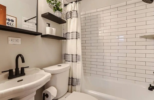 City Park Apartment | Detroit by Modern Midstay / On City Park! #T21