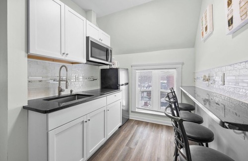 Mexicantown - Southwest Detroit Cottage | Detroit Escape: 2BR Apartment for 7 w/Wifi