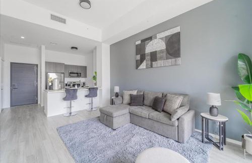 Downtown Miami Apartment | Devereaux Miami 2 Bedroom, 1 Bedroom, and Studio Condos with Balconies