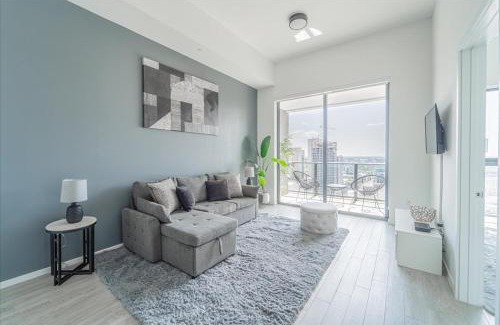 Downtown Miami Apartment | Devereaux Miami 2 Bedroom, 1 Bedroom, and Studio Condos with Balconies