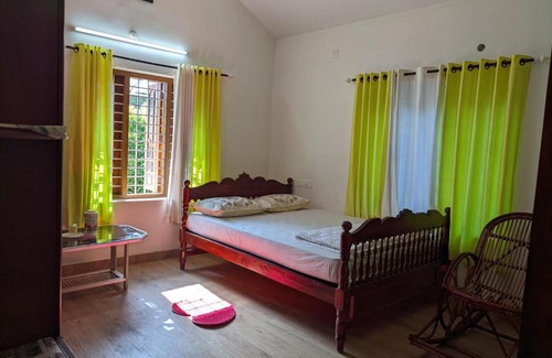 Chirayinkil House | Devi Homestay for Family and Ladies