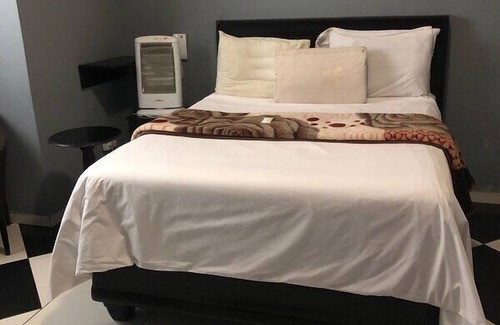 Greater Johannesburg Metropolitan Area House | Devine lodge Yeovile