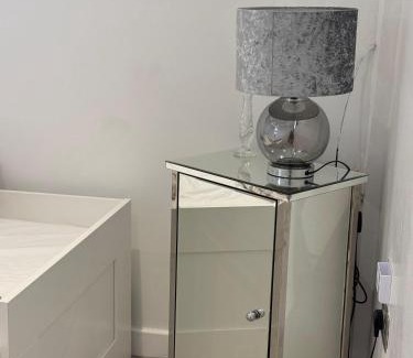 Preston Apartment | Devonshire - 1 Bedroom Apartment with Full Amenities