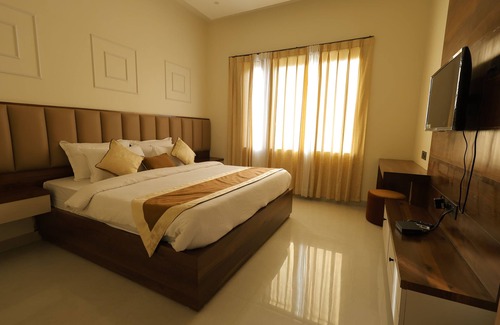Golaghat Hotel | Dhanshree Resort
