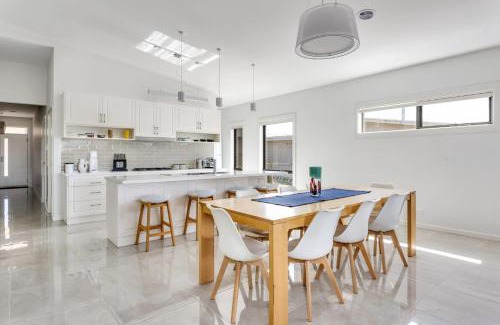 Sorrento House | Diamond Bay Beach House: brand new