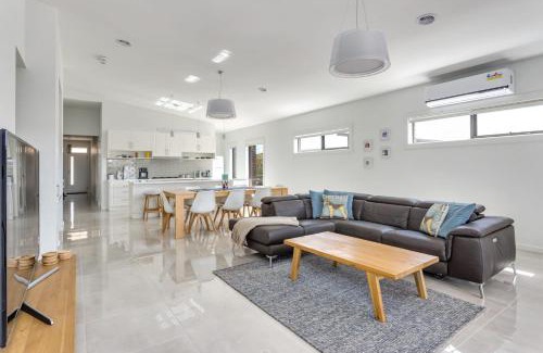 Sorrento House | Diamond Bay Beach House: brand new