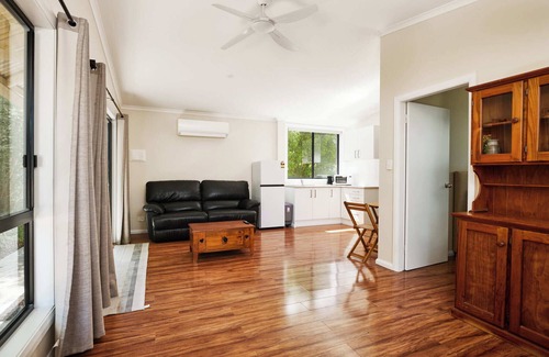 Diamond Beach Cabin | Diamond Cottage - Charming self-contained cottage in Diamond Beach