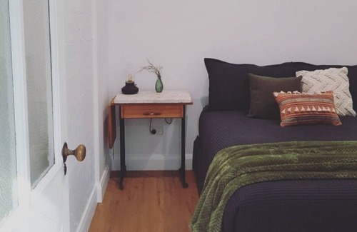 Rainbow Flat Cottage | Diamond Guesthouse ~ Coast and Country Combined!