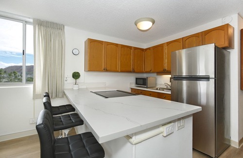 Waikiki Condo | Diamond Head View Renovated Corner Unit, AC, W/D, FREE Wi-Fi & Parking!