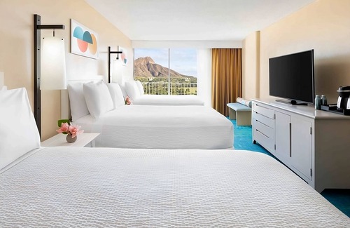 Honolulu Hotel | Diamond Head View Triple Doubles, 2 Relaxing Units, The Twin Fin Hotel