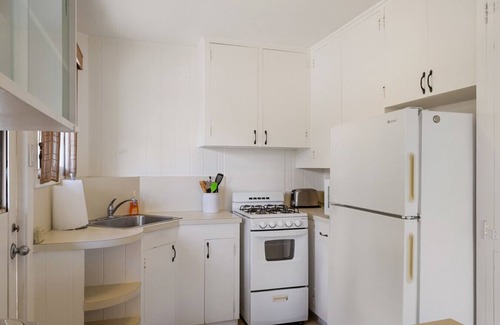 Diamond Head - Kapahulu - St. Louis House | Diamond Head | Walkable | AC, WD, Kitchen, Parking