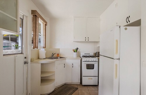 Diamond Head - Kapahulu - St. Louis House | Diamond Head | Walkable | AC, WD, Kitchen, Parking