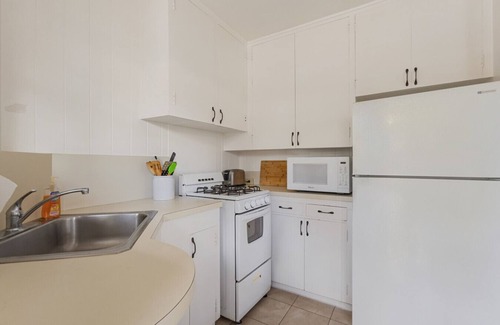 Diamond Head - Kapahulu - St. Louis House | Diamond Head | Walkable | AC, WD, Kitchen, Parking