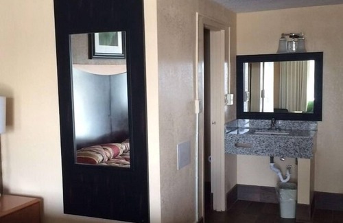 Richmond Hotel | Diamond Inn and Suites