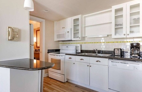 Northeast Virginia Beach Villa | Diamond Resorts Ocean Beach Club - 2 BDR DLX Suite - Ocean Front