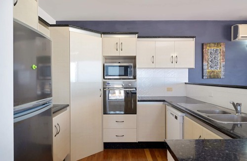 Yeppoon Apartment | Diamond Views, where luxury meets breathtaking views!