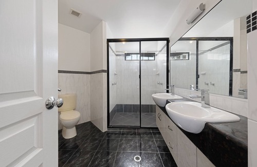 Yeppoon Apartment | Diamond Views, where luxury meets breathtaking views!