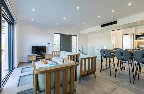 Tavronitis Villa | Diktamos Villa - Three Bedroom Villa, Sleeps 6