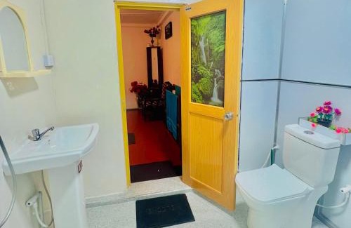 Nallathanniya Bed & Breakfast | Dilani Adamspeak RiverStay