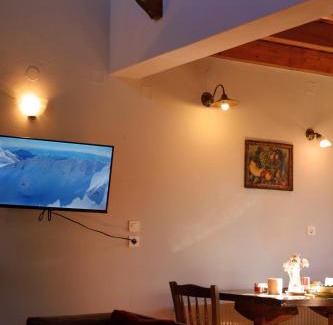 Distomo-Arachova-Antikyra Ski Chalet | Diminio 1 Whole House - Chalet