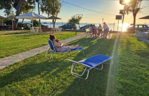 Neos Marmaras House | Dimitra's Family Apartments 2