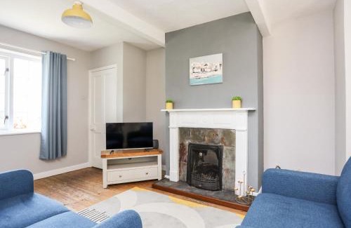Llangaffo House | Dinam Lodge