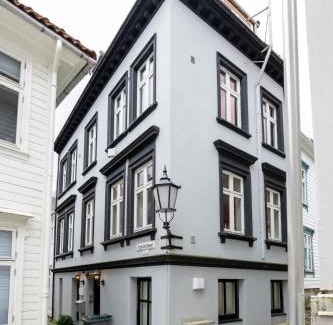 Bergen City Centre Apartment | Dinbnb Apartments I 350m to Bryggen I Renovated 2023 I Quiet Top Apart