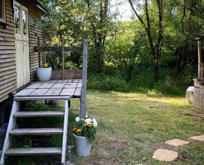 Liverton Apartment | Dingle Glenn secluded woodland cabin