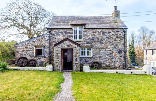St Minver Cottage | DINGLES COTTAGE, pet friendly, with a garden in Rock