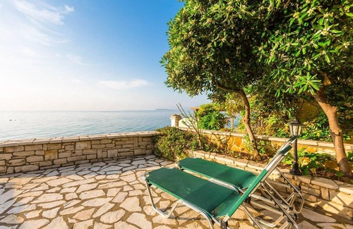 Katavolos Apartment | Dinos - One Bedroom Apartment, Sleeps 4