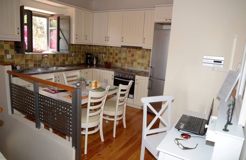 Livadi Villa | DIO GUESTHOUSES - VILLA VIGLA 3 B/R VILLA WITH PRIVATE GARDEN AND SWIMMING POOL