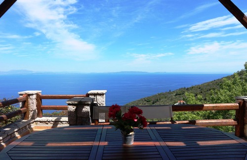 Livadi Villa | DIO GUESTHOUSES - VILLA VIGLA 3 B/R VILLA WITH PRIVATE GARDEN AND SWIMMING POOL