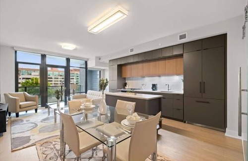 NoMa House | Direct Access to Metro & Harris Teeter | Gym+ Rooftop | NoMa