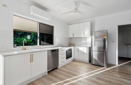 Wonga Beach Villa | Direct Beachfront Spacious 5-bedroom villa in beautiful Wonga Beach with WIFI