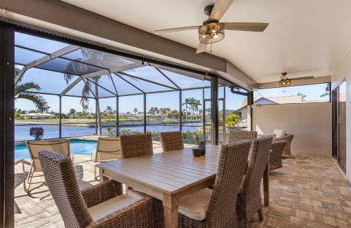 Caloosahatchee House | DIRECT GULF ACCESS, INTERSECTING CANAL, POOL HOME minutes from the RIVER! - Villa Southern Charm