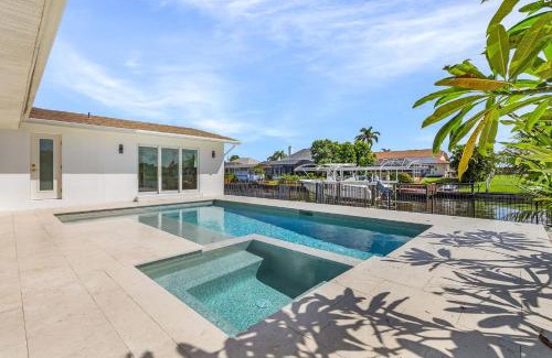 Caloosahatchee House | Direct Gulf Access, Luxurious Pool & Spa, Pet-friendly - Villa Sunlit Sanctuary - Roelens